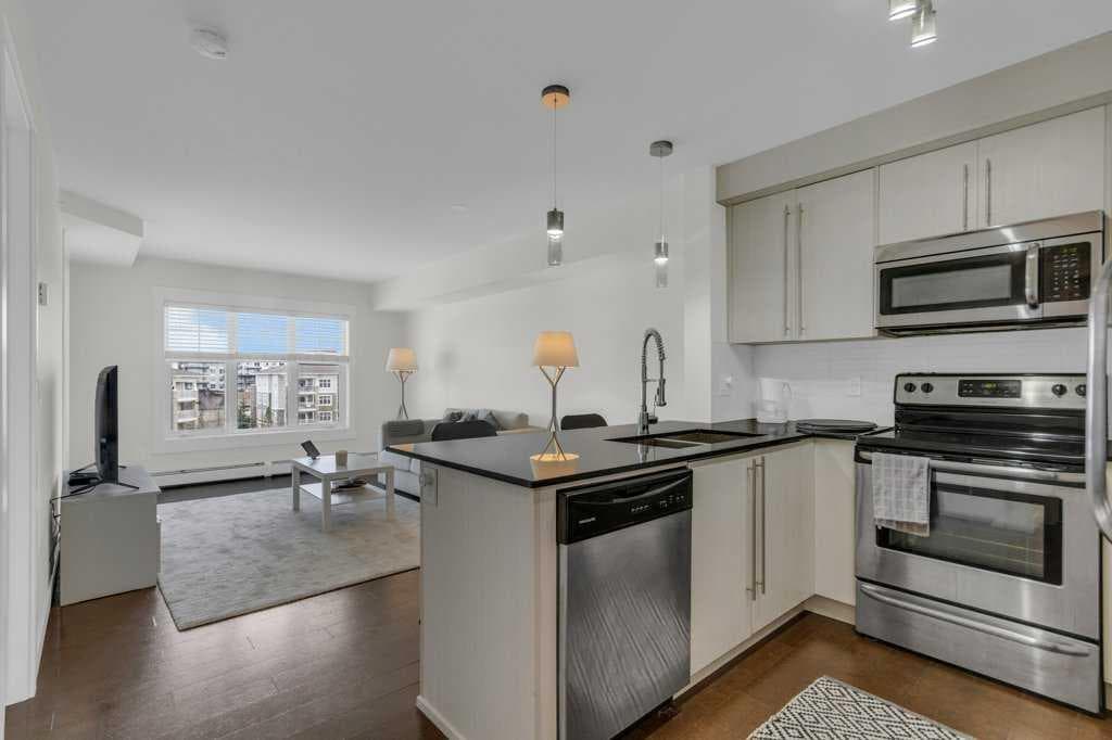 3411, 11 Mahogany Row SE — photo 4