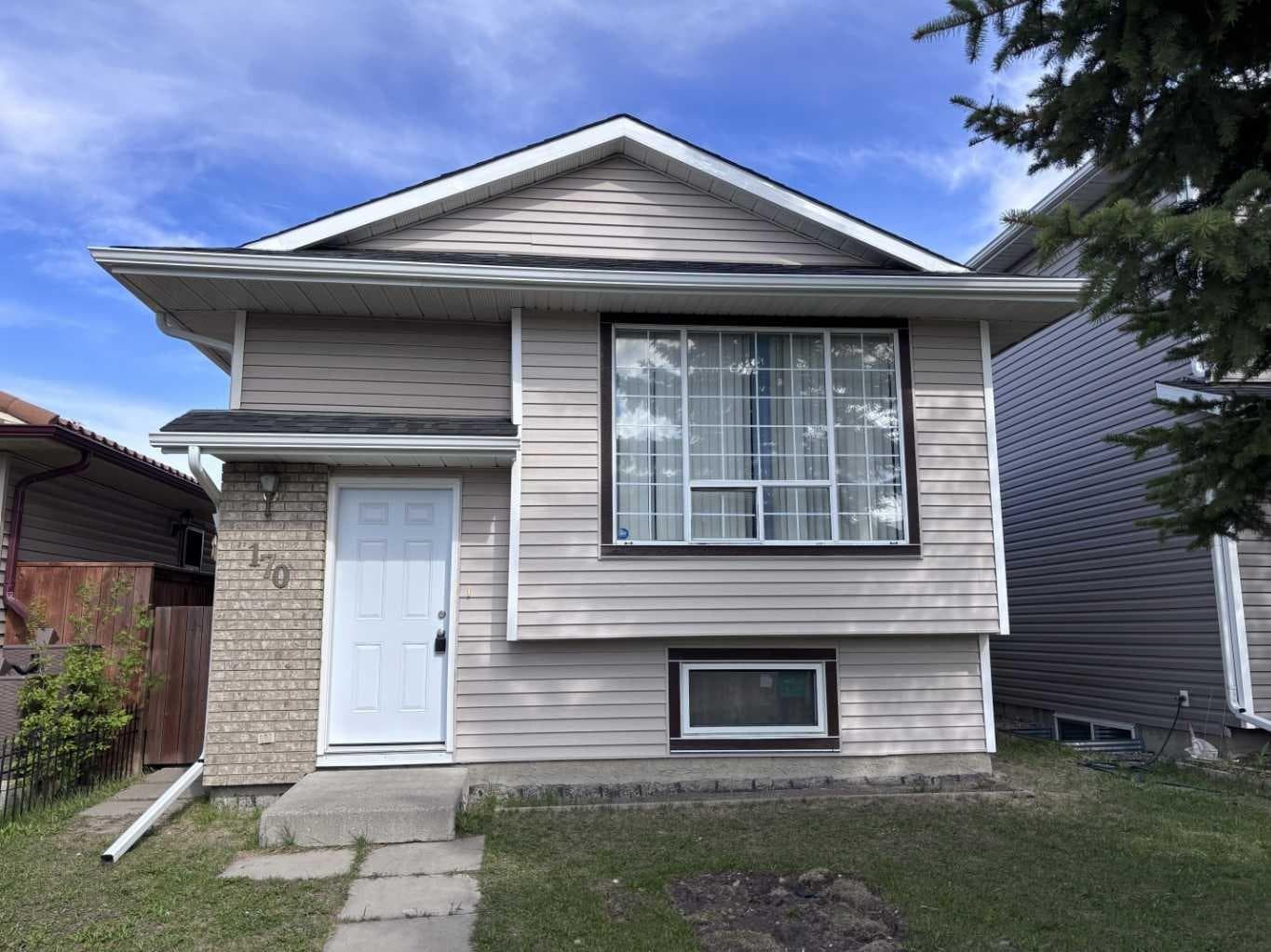 Detached in Martindale