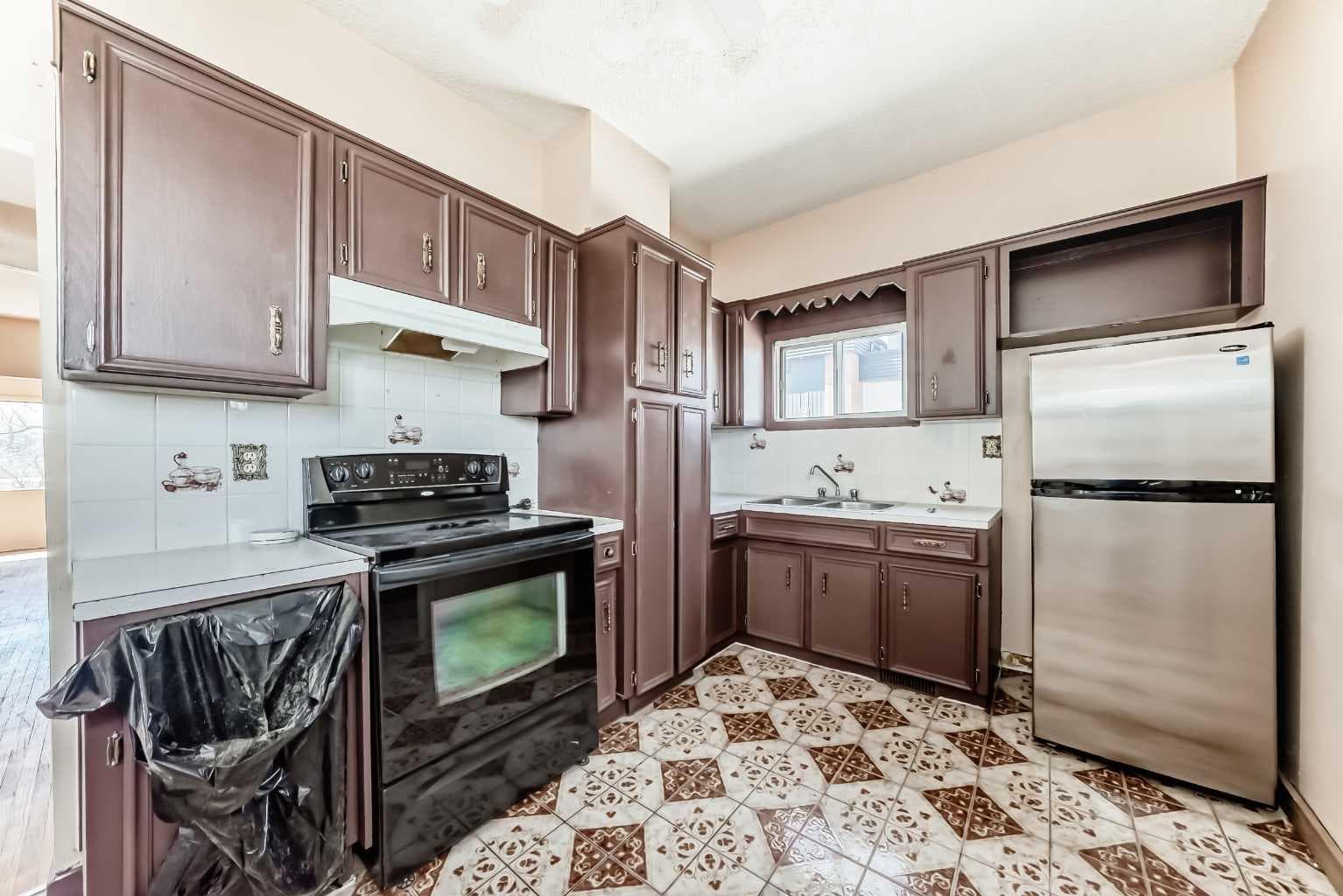 112 30 Avenue NE — photo 3