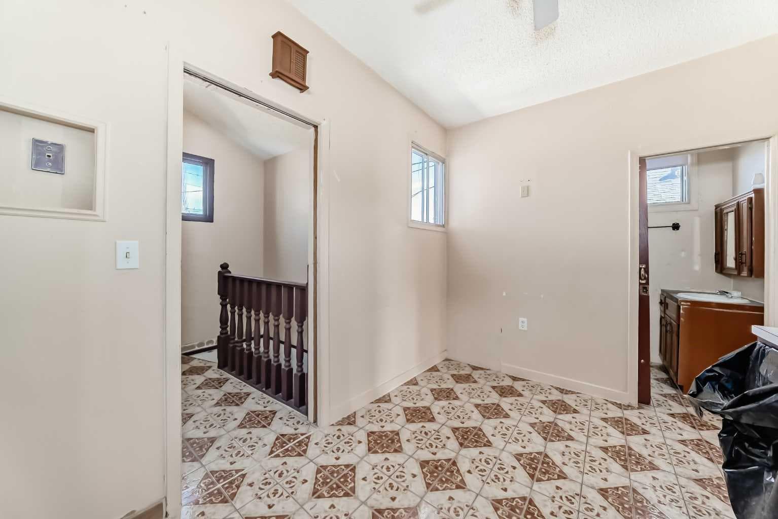 112 30 Avenue NE — photo 4