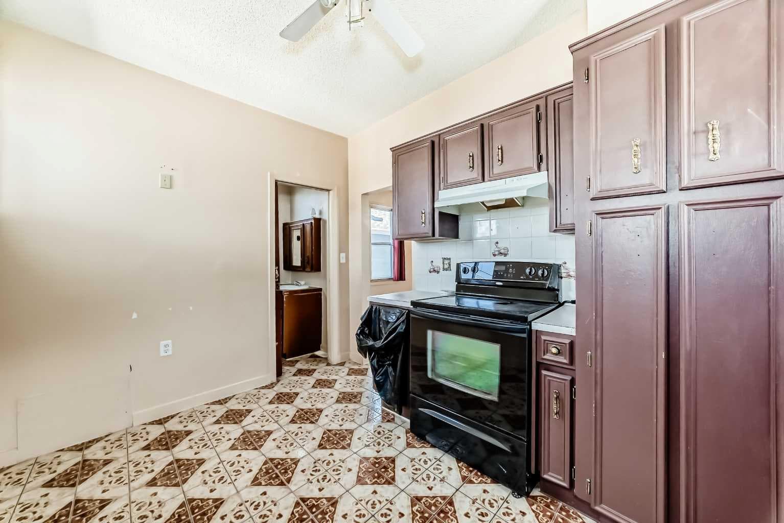 112 30 Avenue NE — photo 5