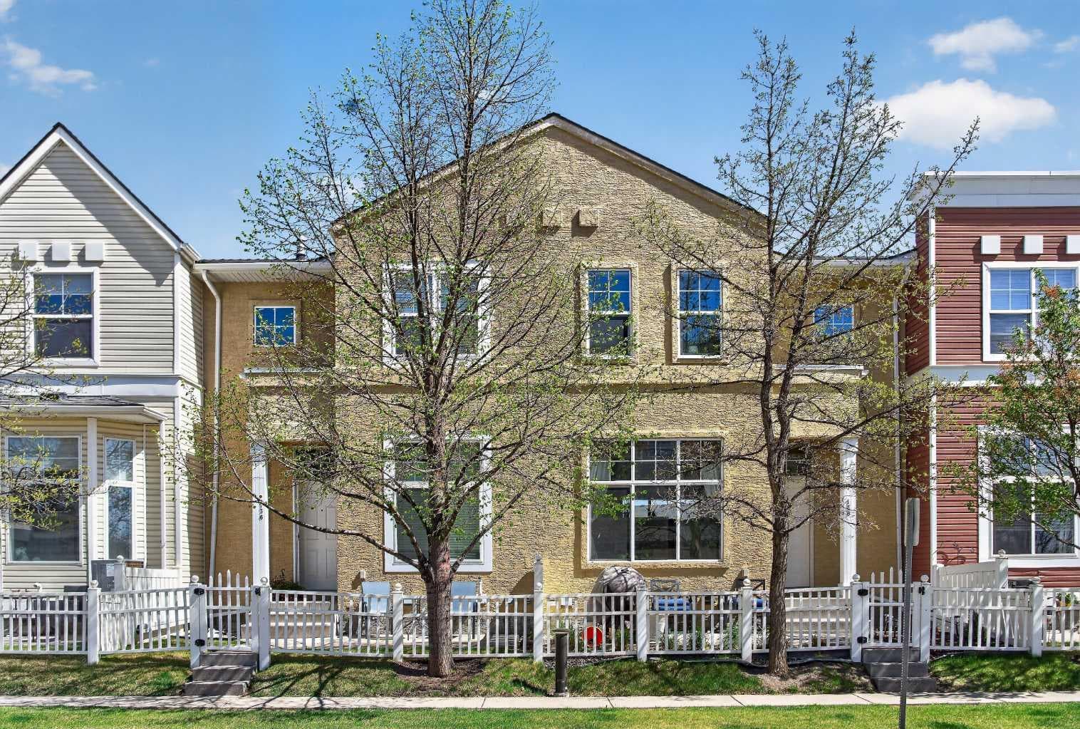 Row/Townhouse in McKenzie Towne