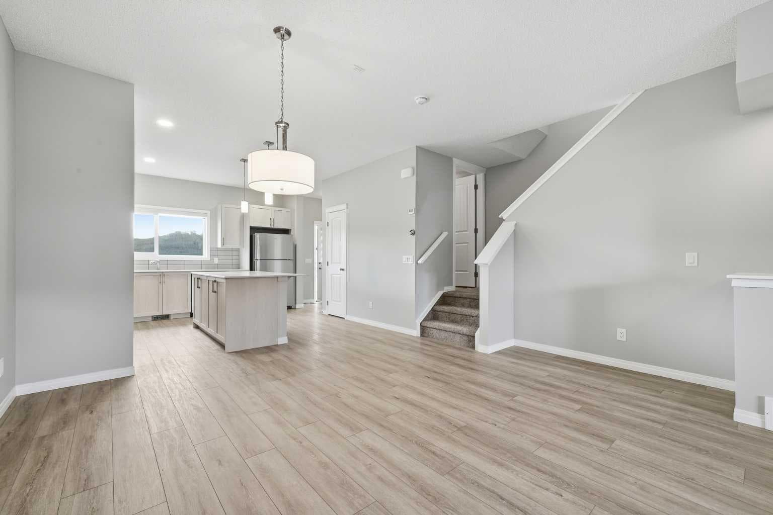 831 Wolf Willow Boulevard SE — photo 3
