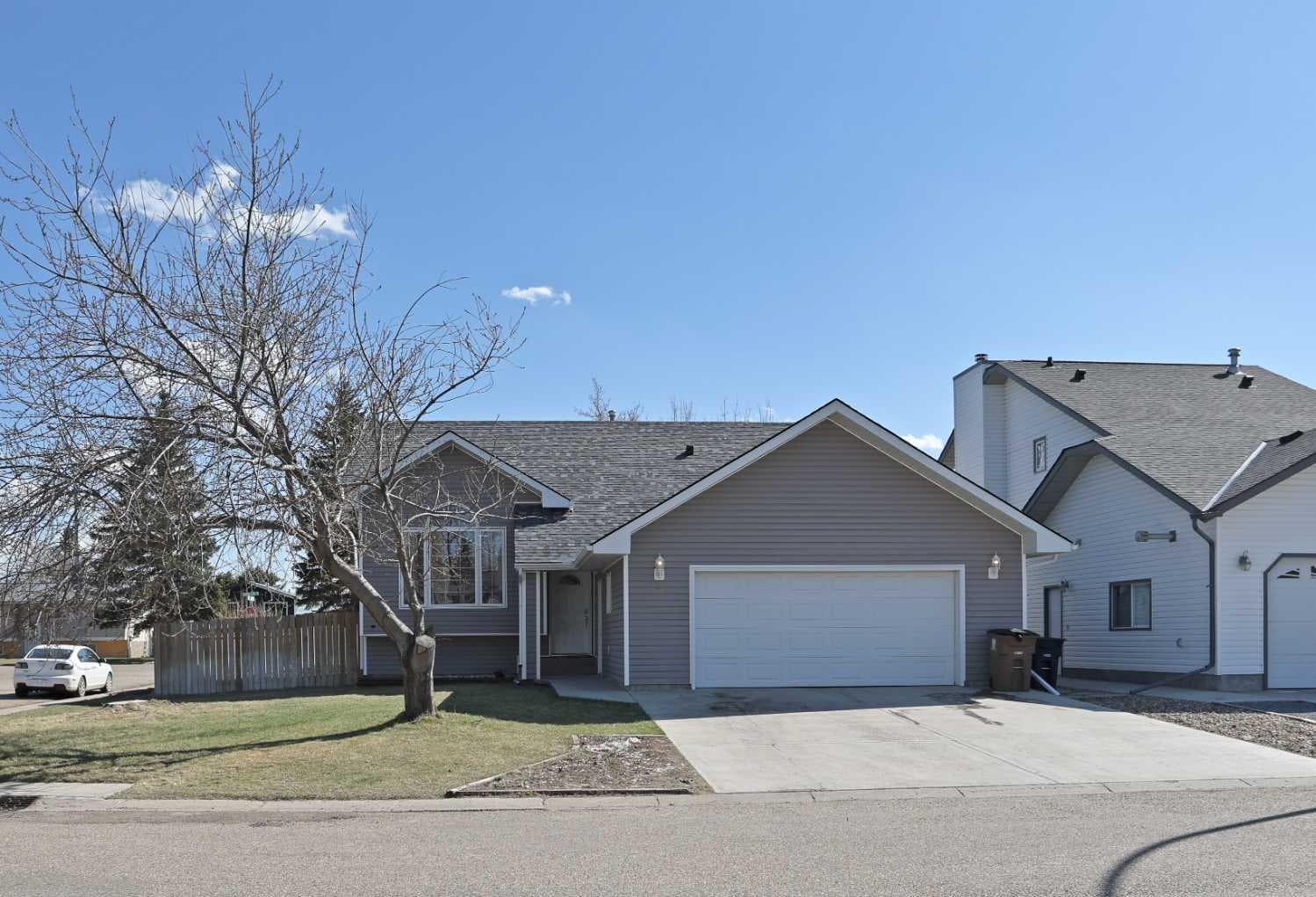 3 Prairie Meadows Road W — photo 1