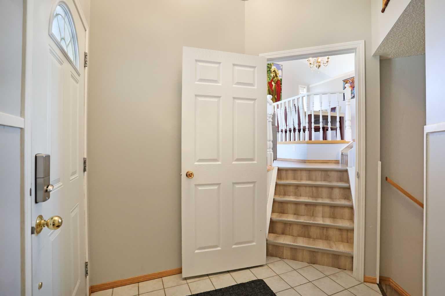 3 Prairie Meadows Road W — photo 4