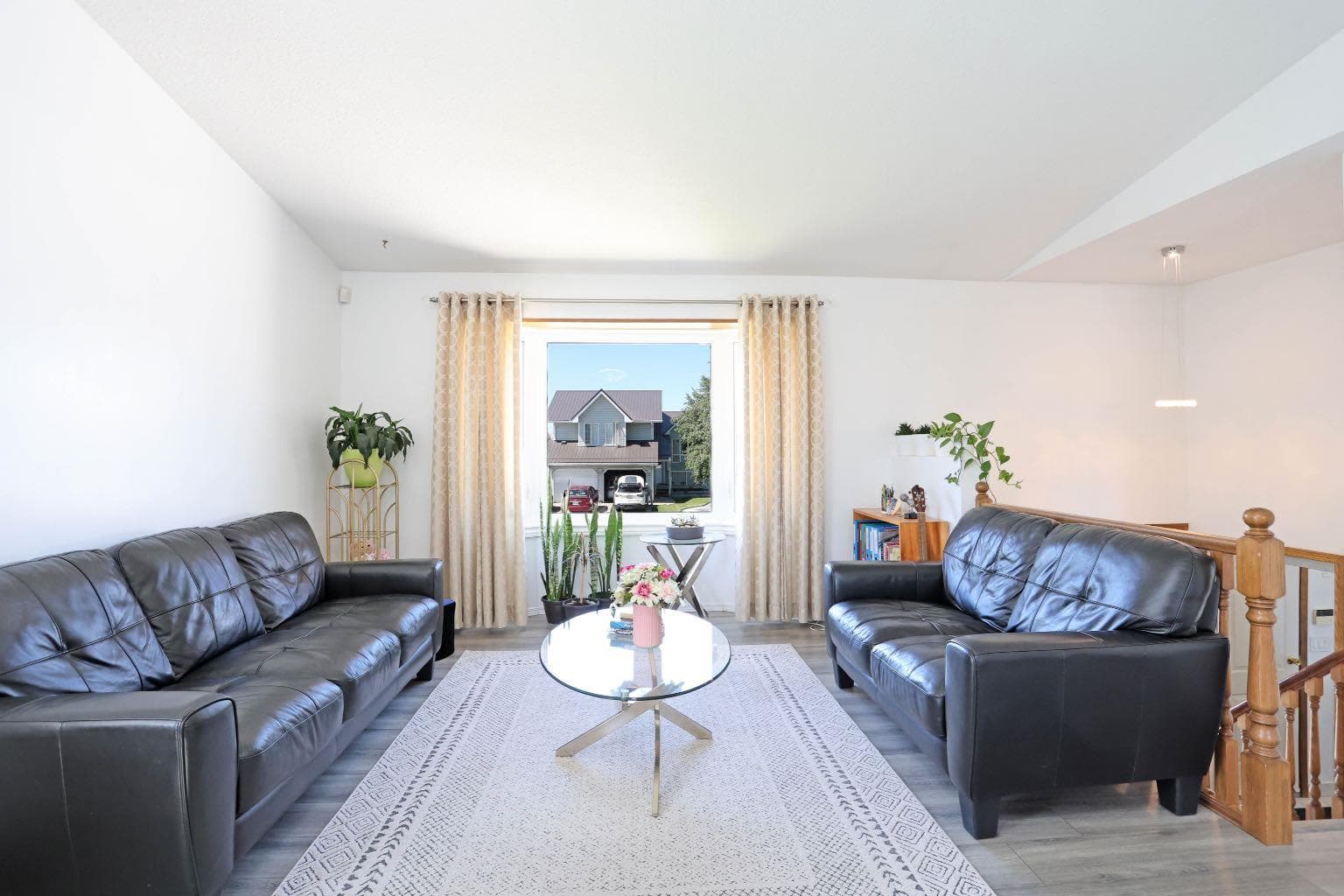 28 Upland Crescent W — photo 5