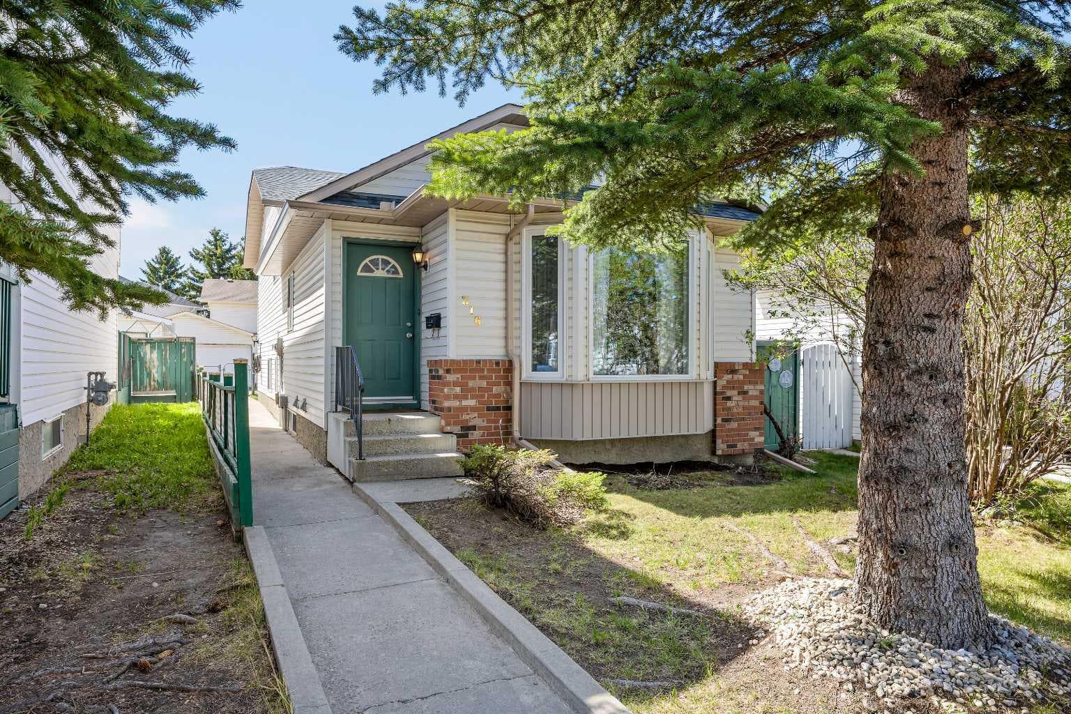 Detached in Coventry Hills