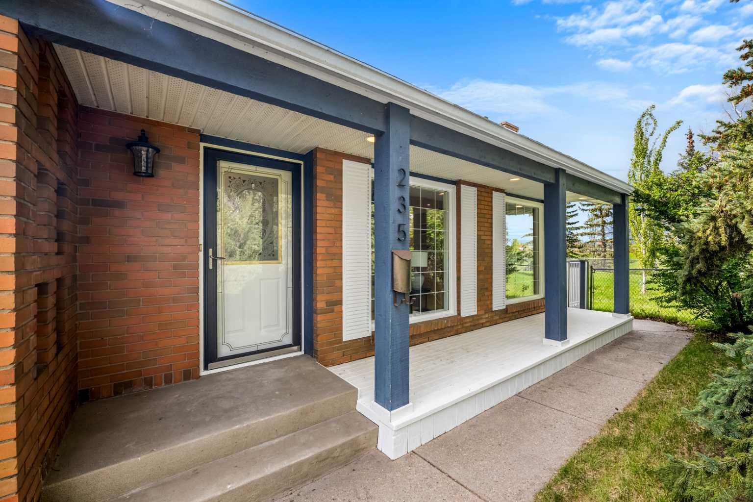 235 Lake Rosen Crescent SE — photo 3
