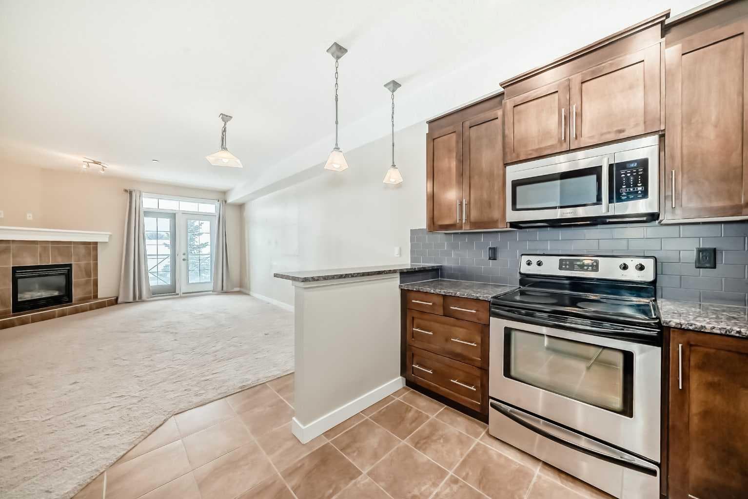 206, 1005B Westmount Drive — photo 1