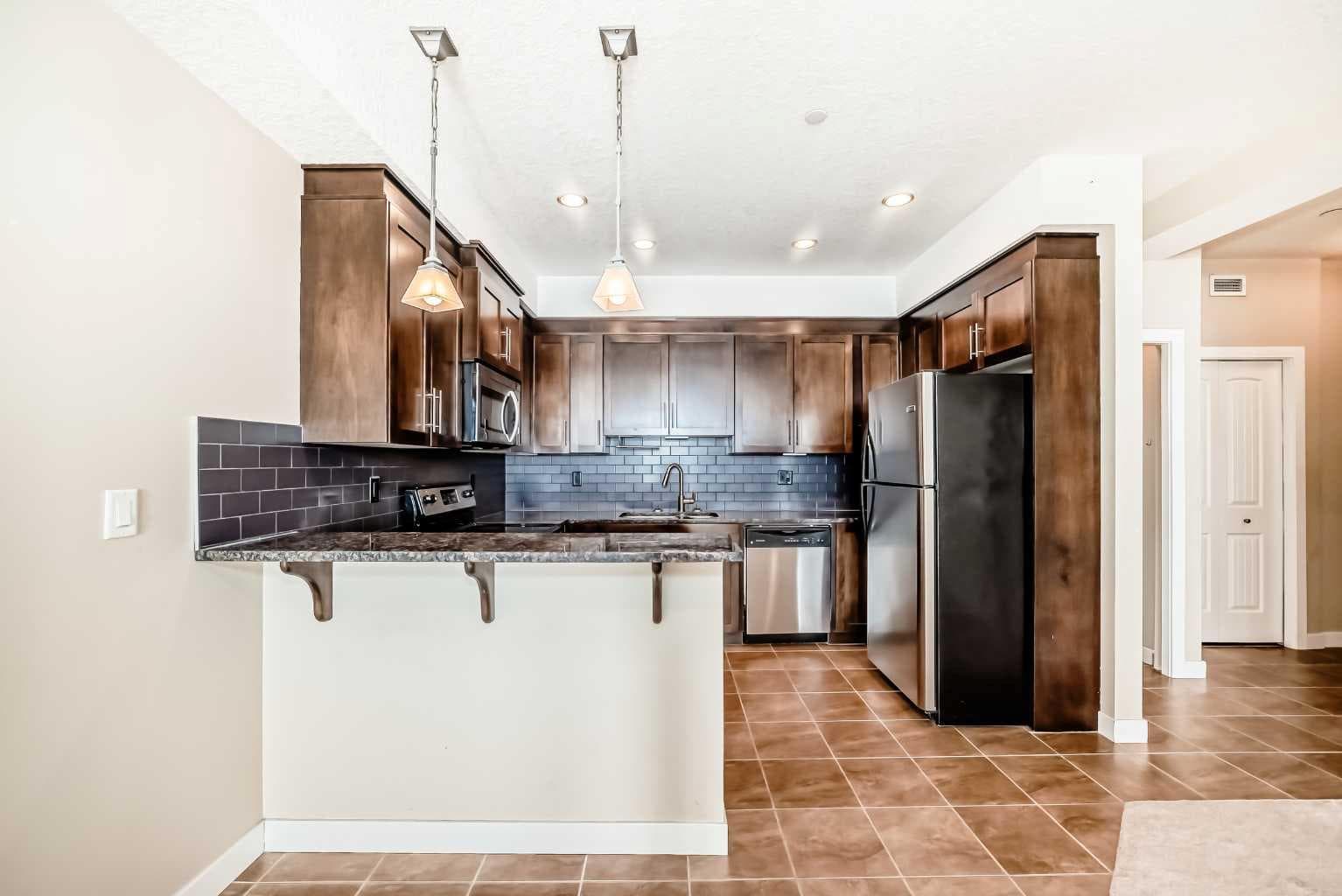 206, 1005B Westmount Drive — photo 4