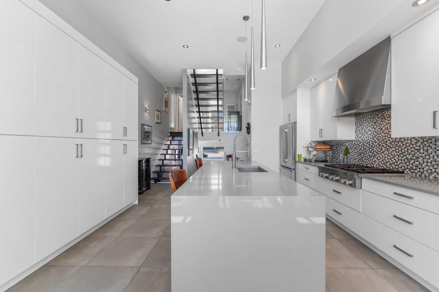 831 22 Avenue NW — photo 4