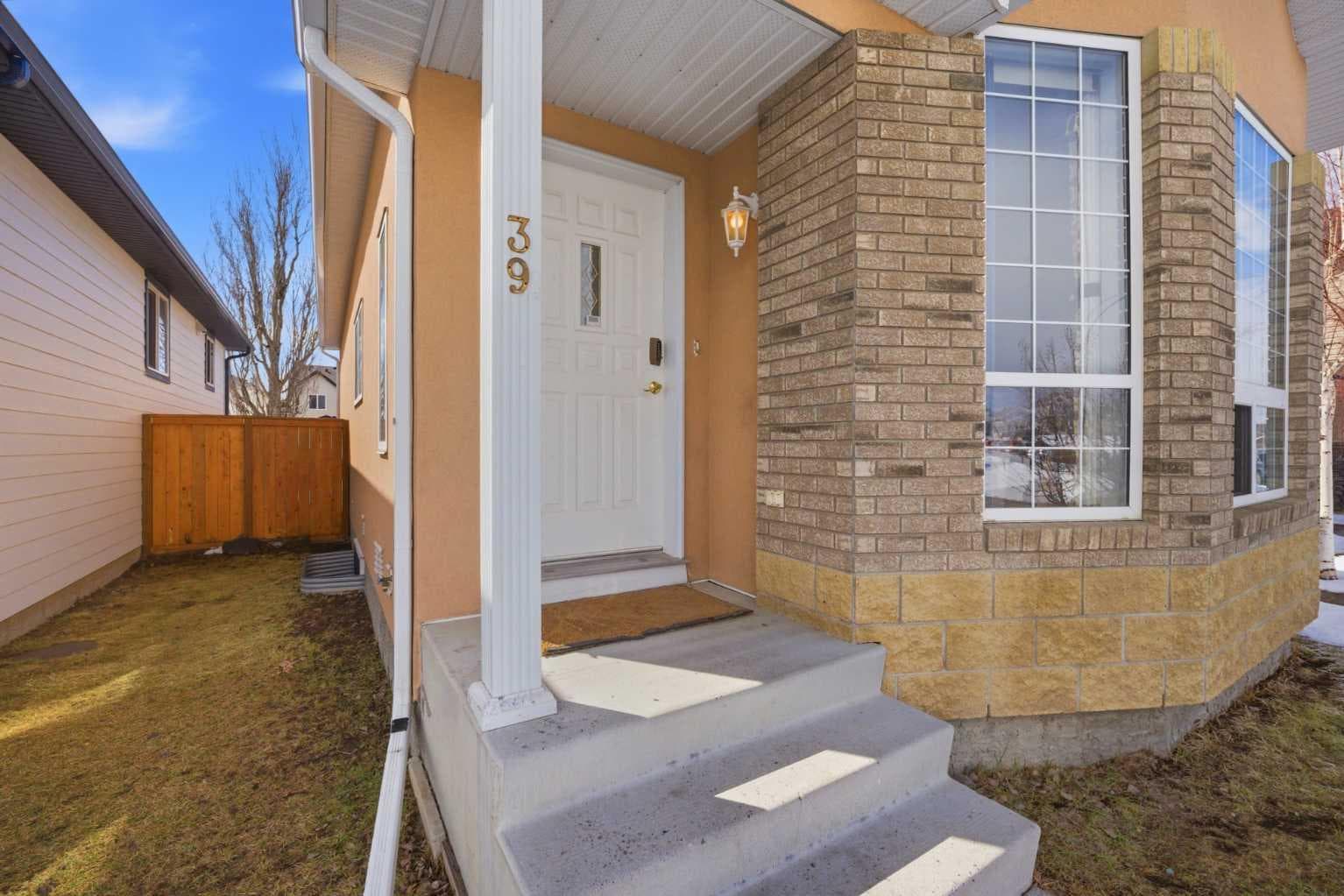 39 Saddlemont Close NE — photo 2