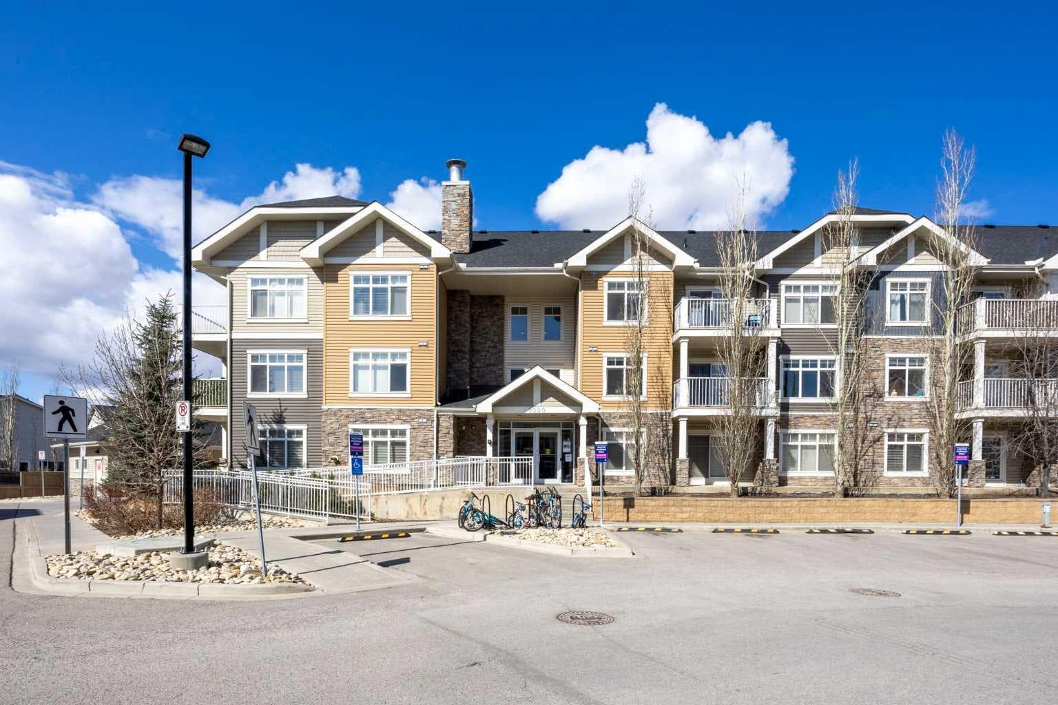 5209, 155 Skyview Ranch Way NE — photo 1