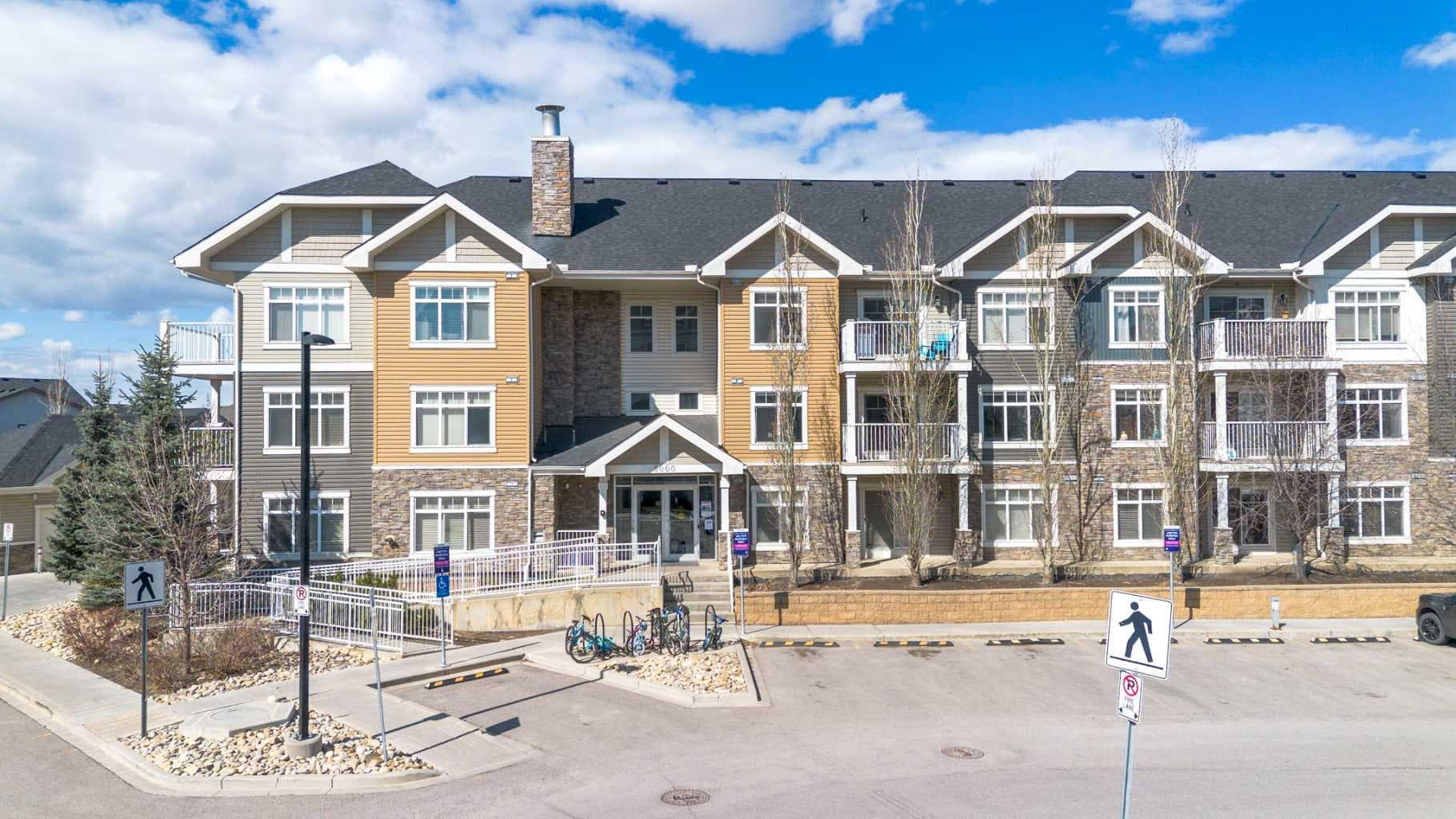 5209, 155 Skyview Ranch Way NE — photo 2