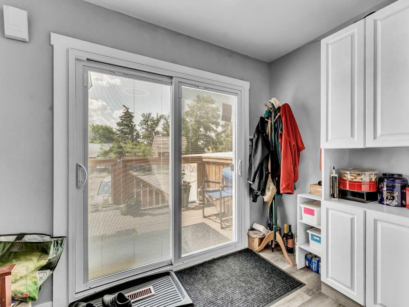 215 4 Street SE — photo 4