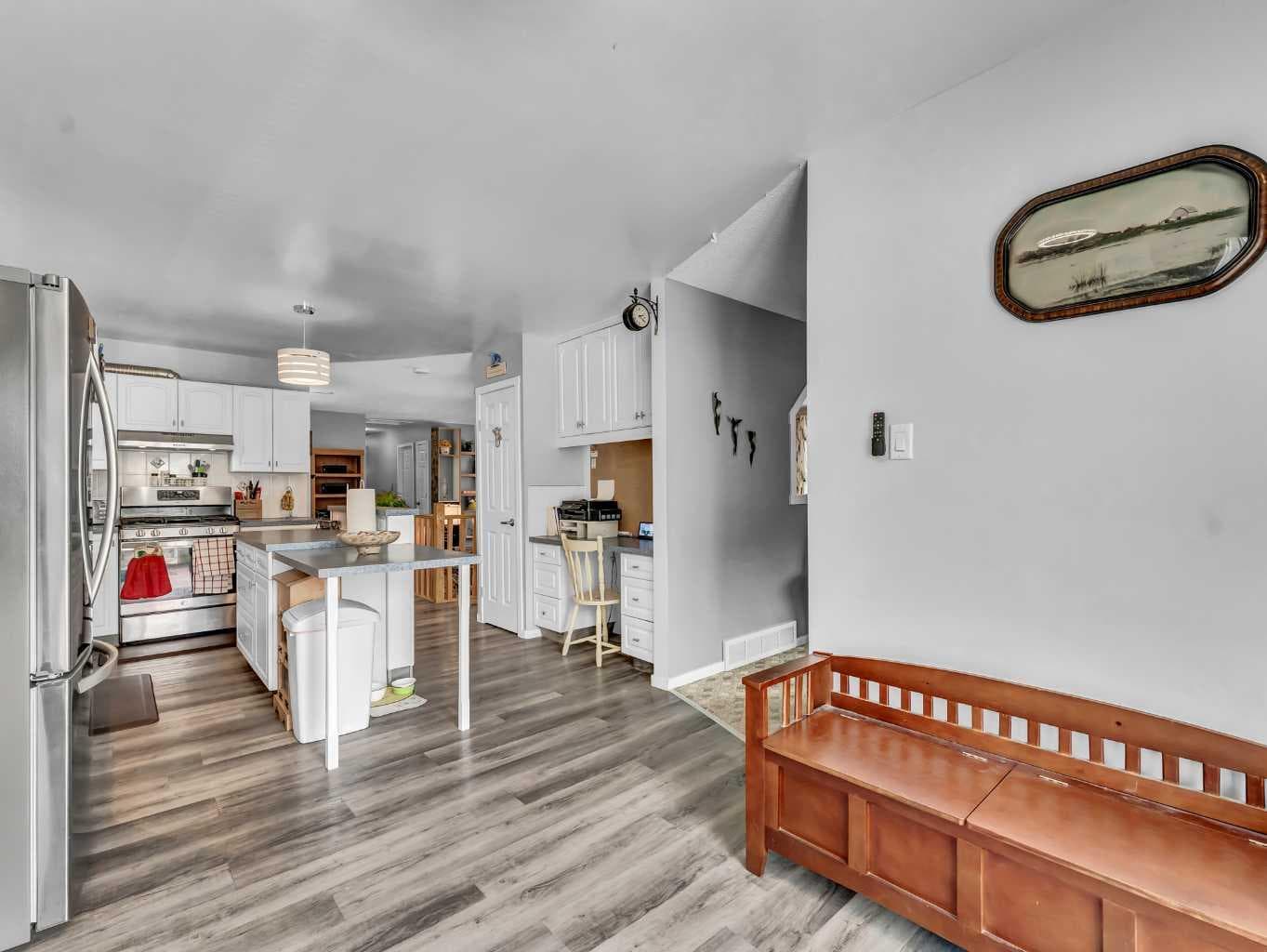 215 4 Street SE — photo 5