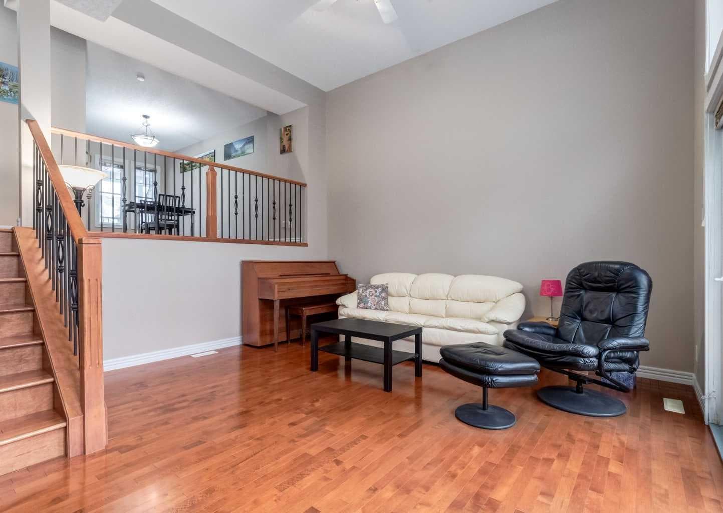 12 Royal Oak Lane NW — photo 5