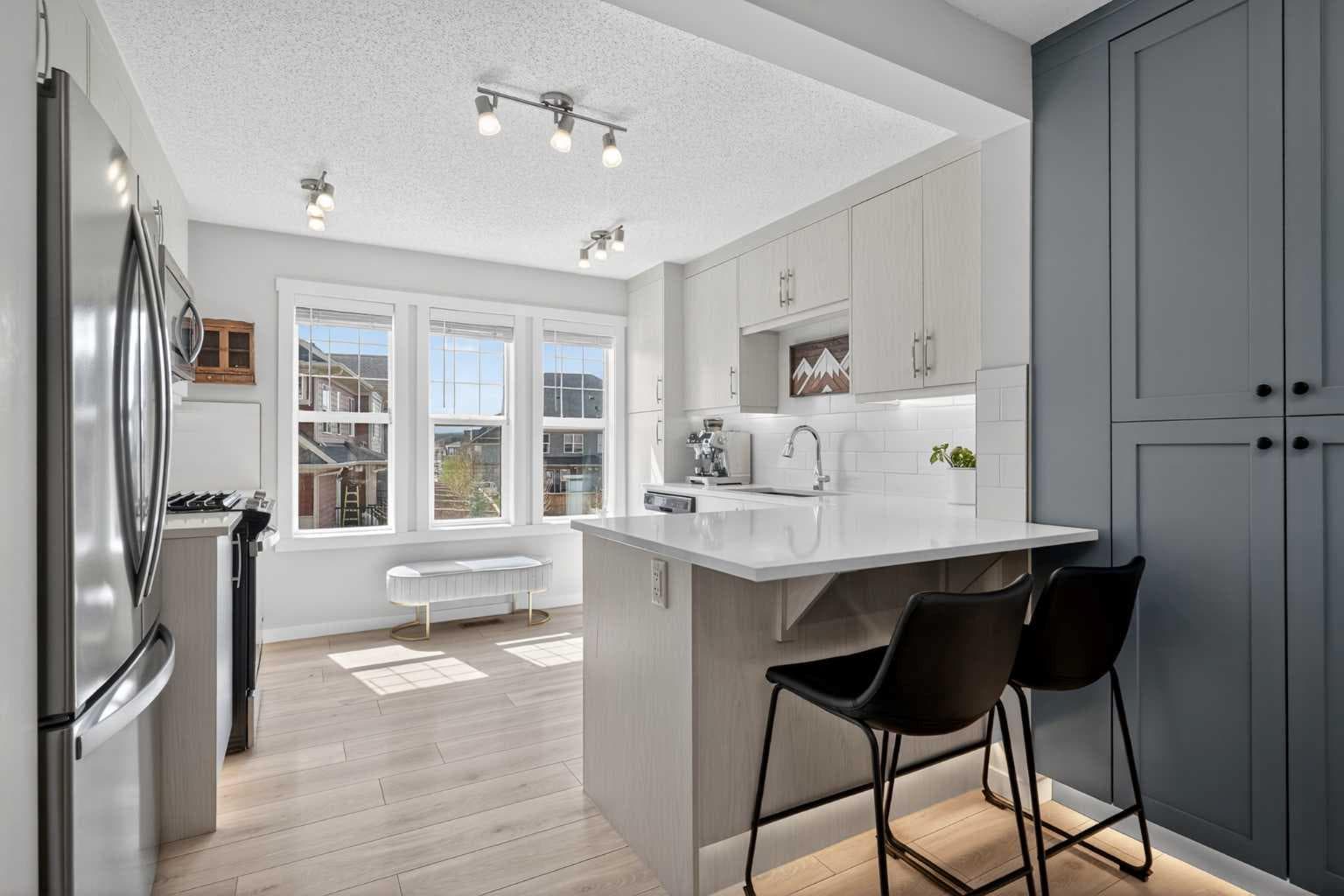 228 Cranbrook Square SE — photo 2