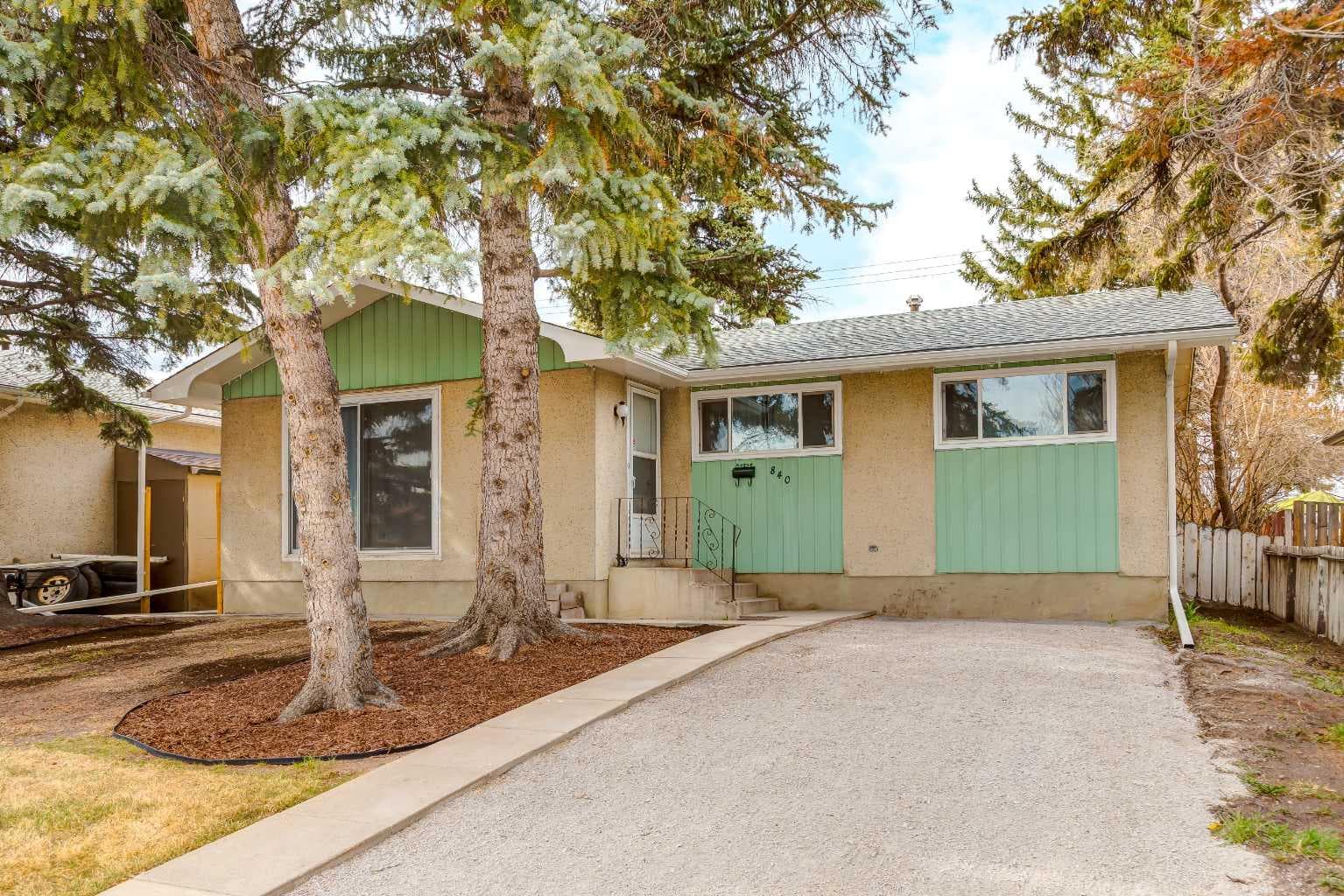 840 Raynard Crescent SE — photo 1