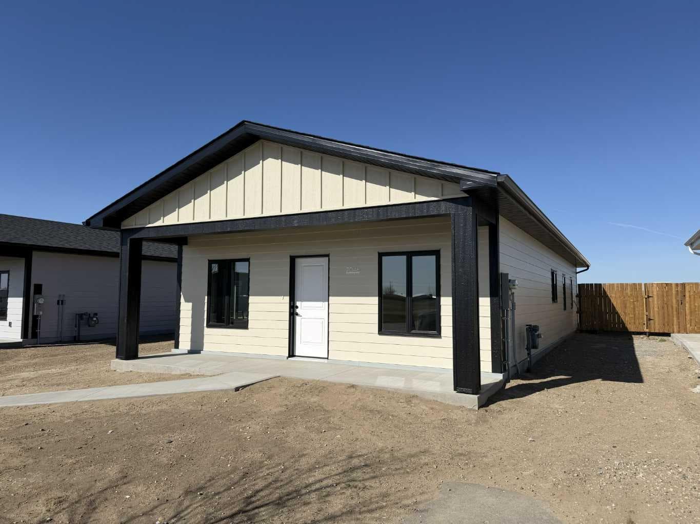 7046 48 Street — photo 1