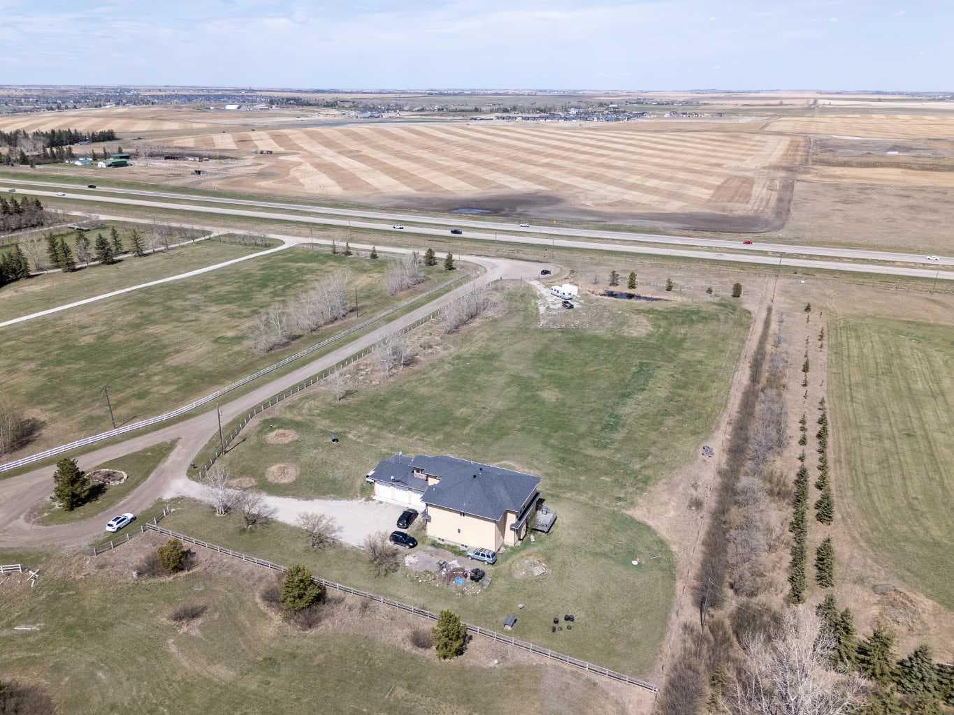 280135 Township Road 242 SE — photo 1