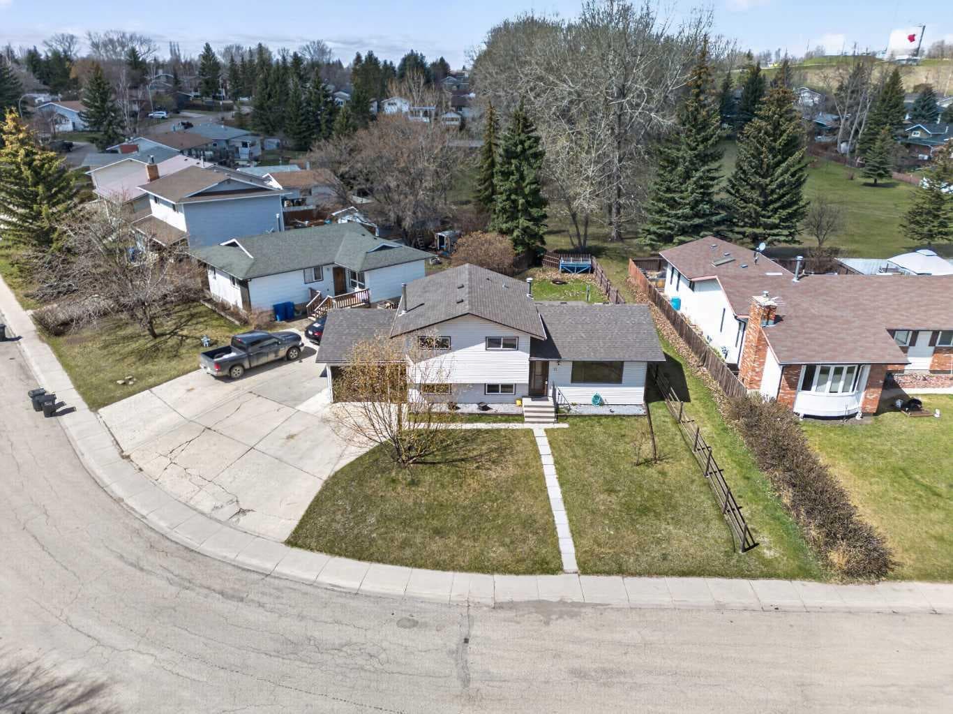 11 Westhill Crescent — photo 1
