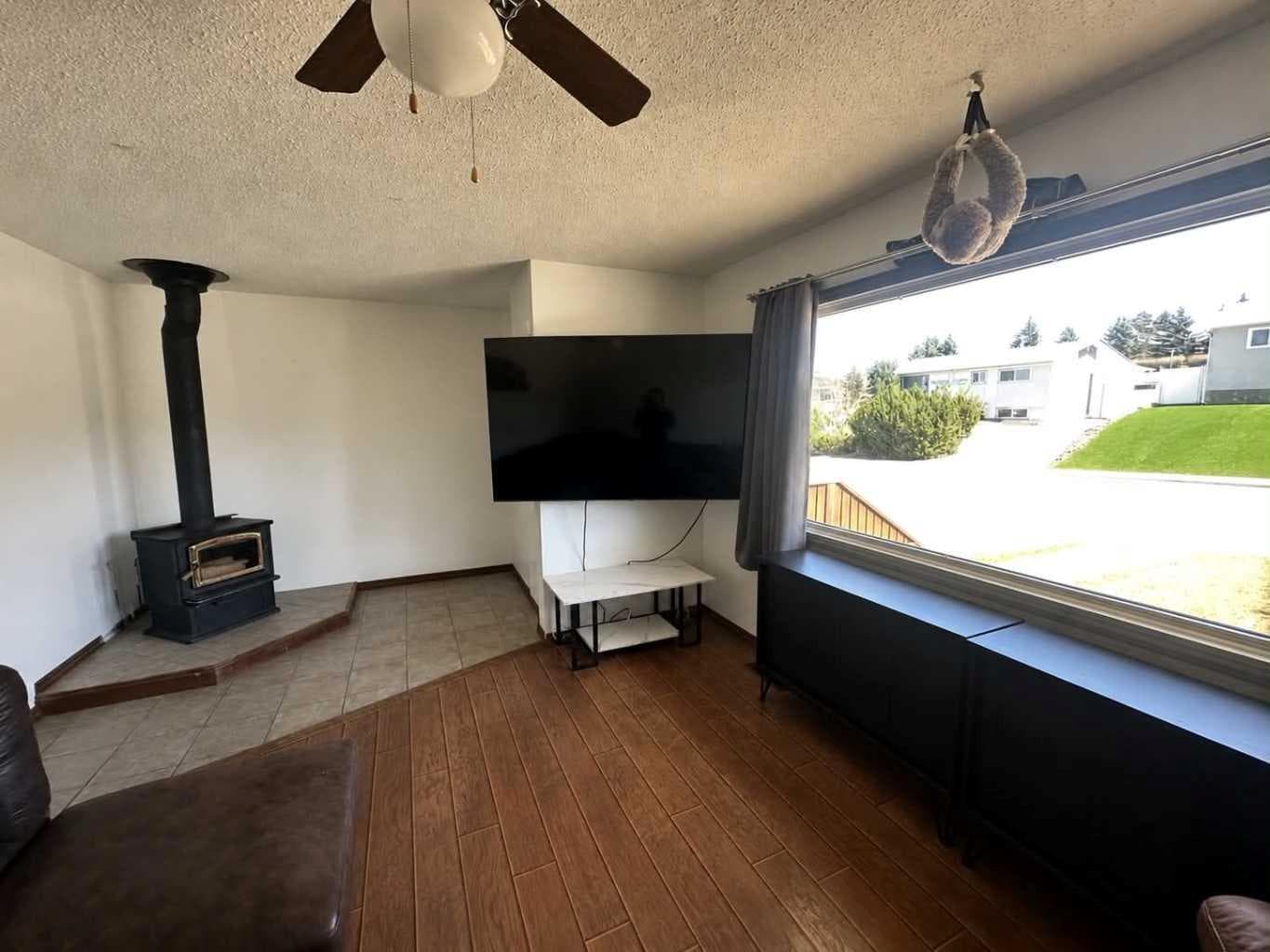 4410 43 Street — photo 2