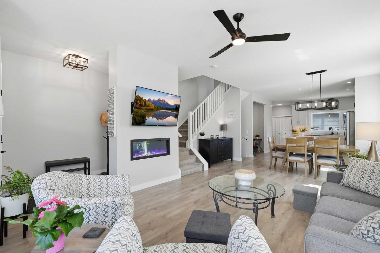120 Treeline Manor SW — photo 2