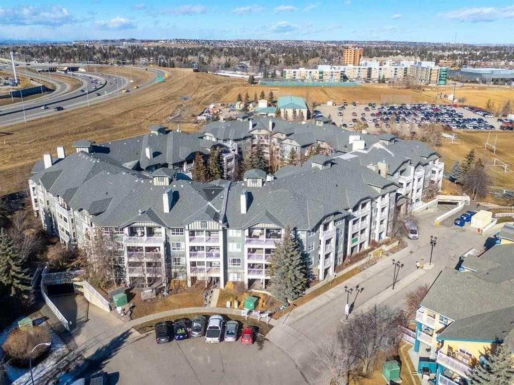 250, 35 Richard Court SW — photo 2
