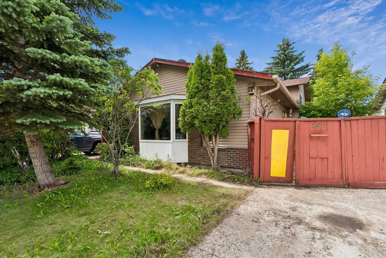 189 Whitaker Close NE — photo 3