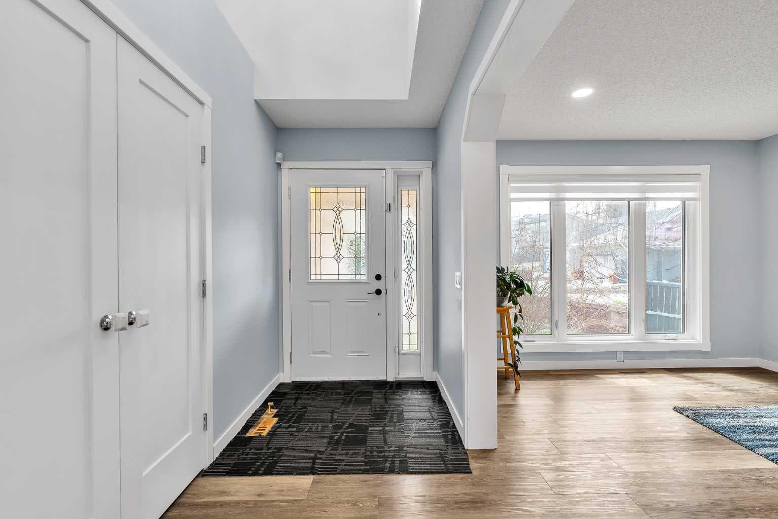 215 Edgevalley Mews — photo 3