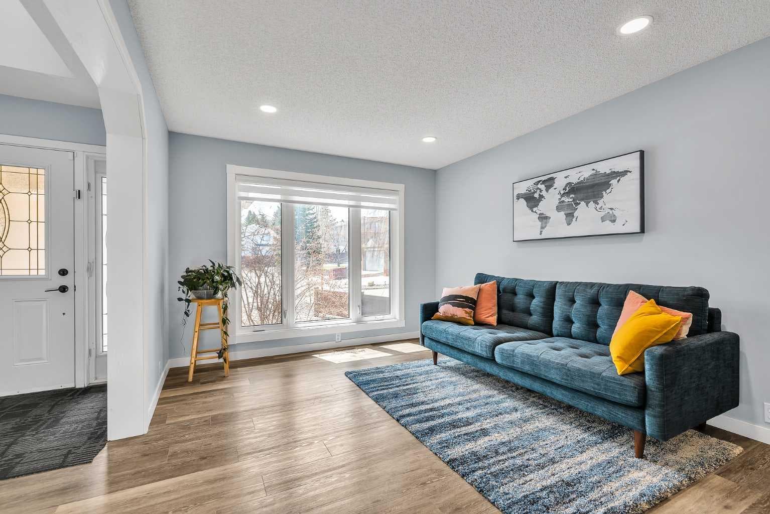 215 Edgevalley Mews — photo 4