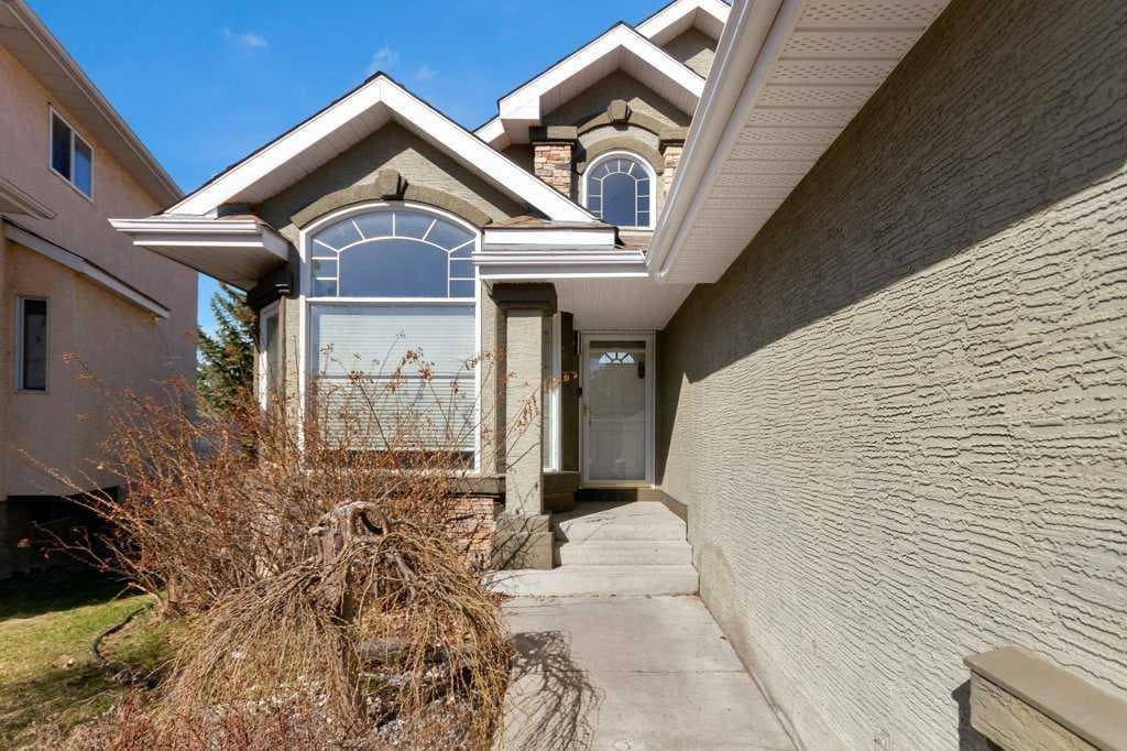 63 Mt Assiniboine Circle SE — photo 2