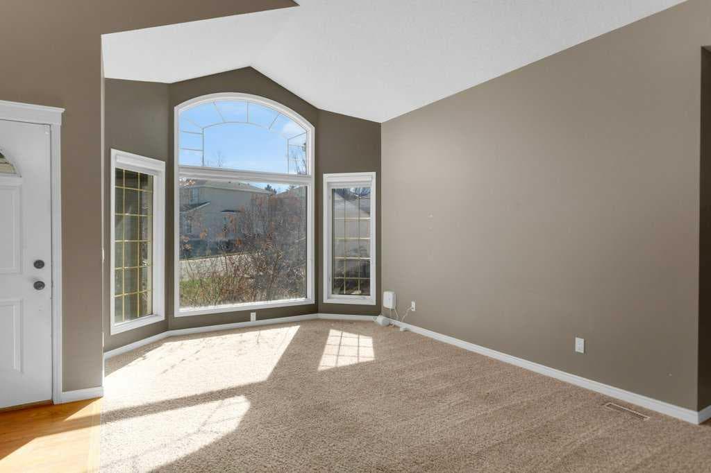 63 Mt Assiniboine Circle SE — photo 4