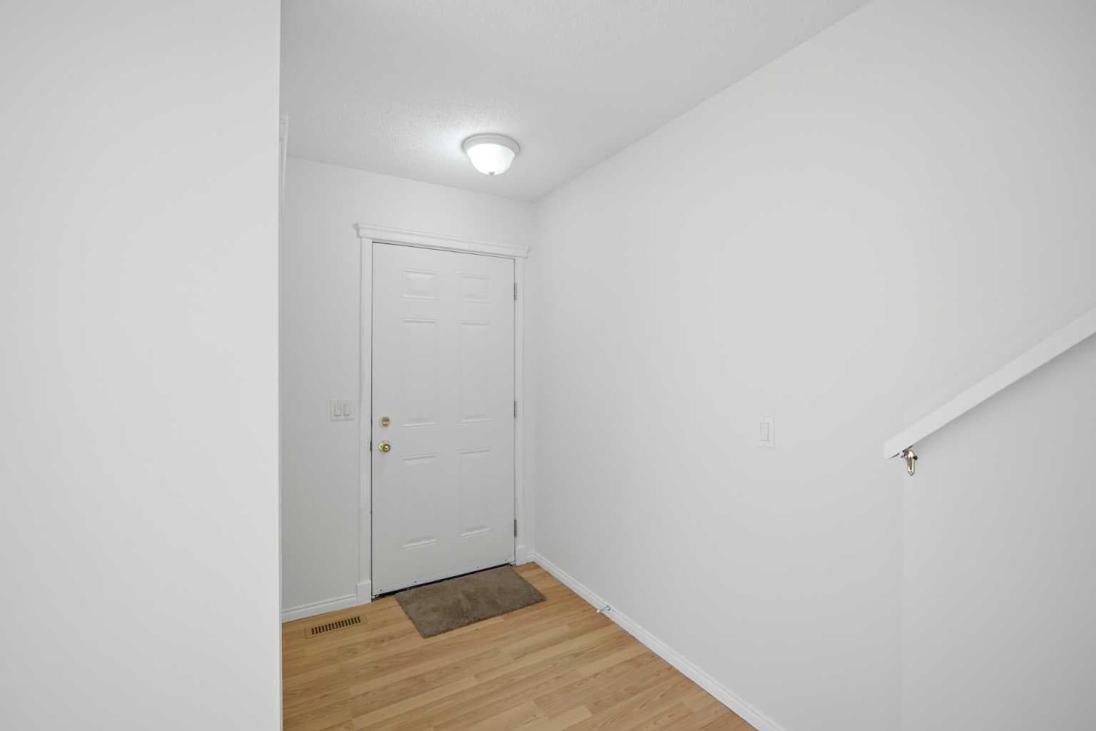 6016 Martingrove Road NE — photo 3