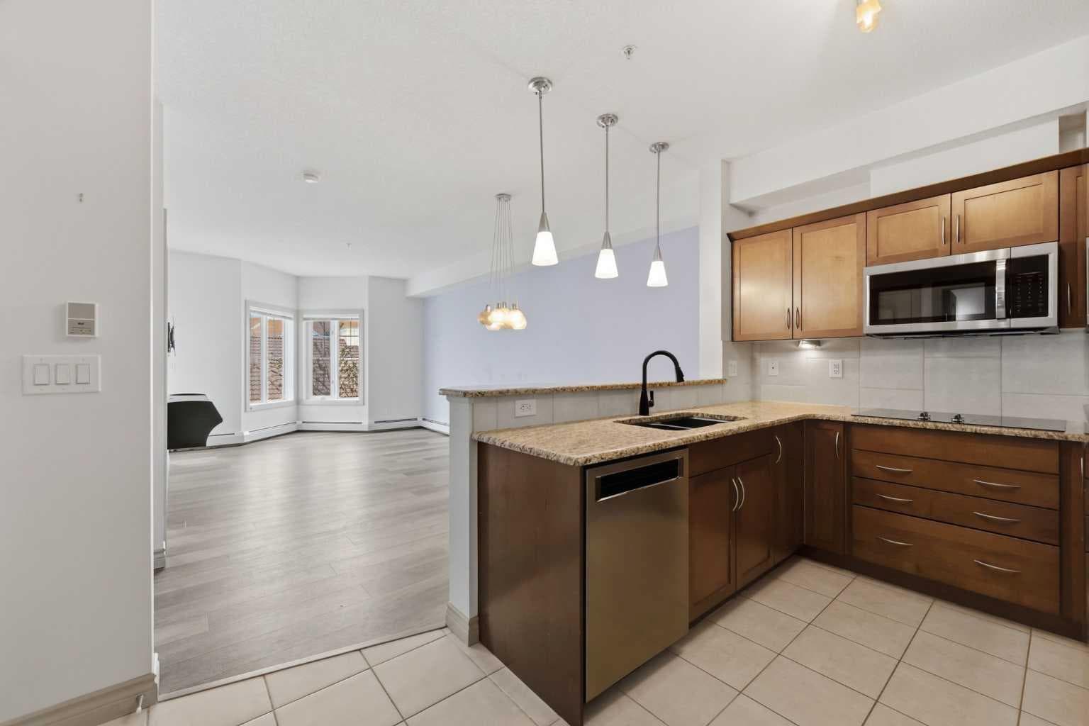 306, 70 Royal Oak Plaza NW — photo 4