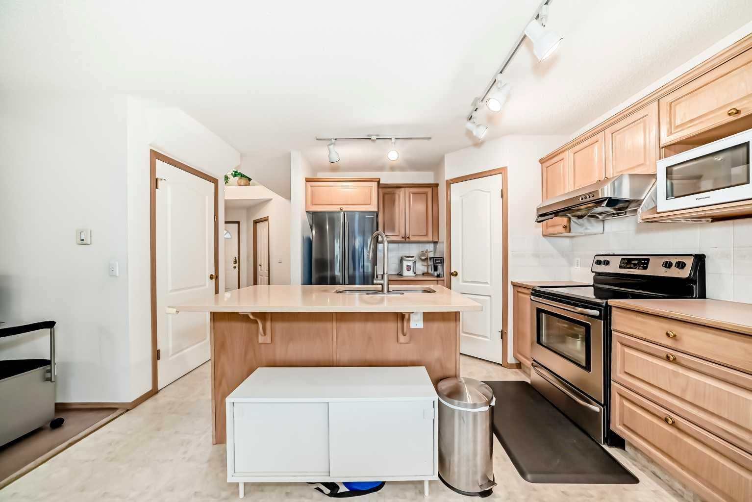 83 Hawkmount Green NW — photo 4