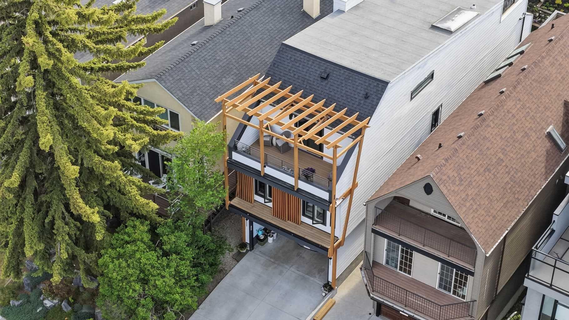 3817 18 Street SW — photo 2
