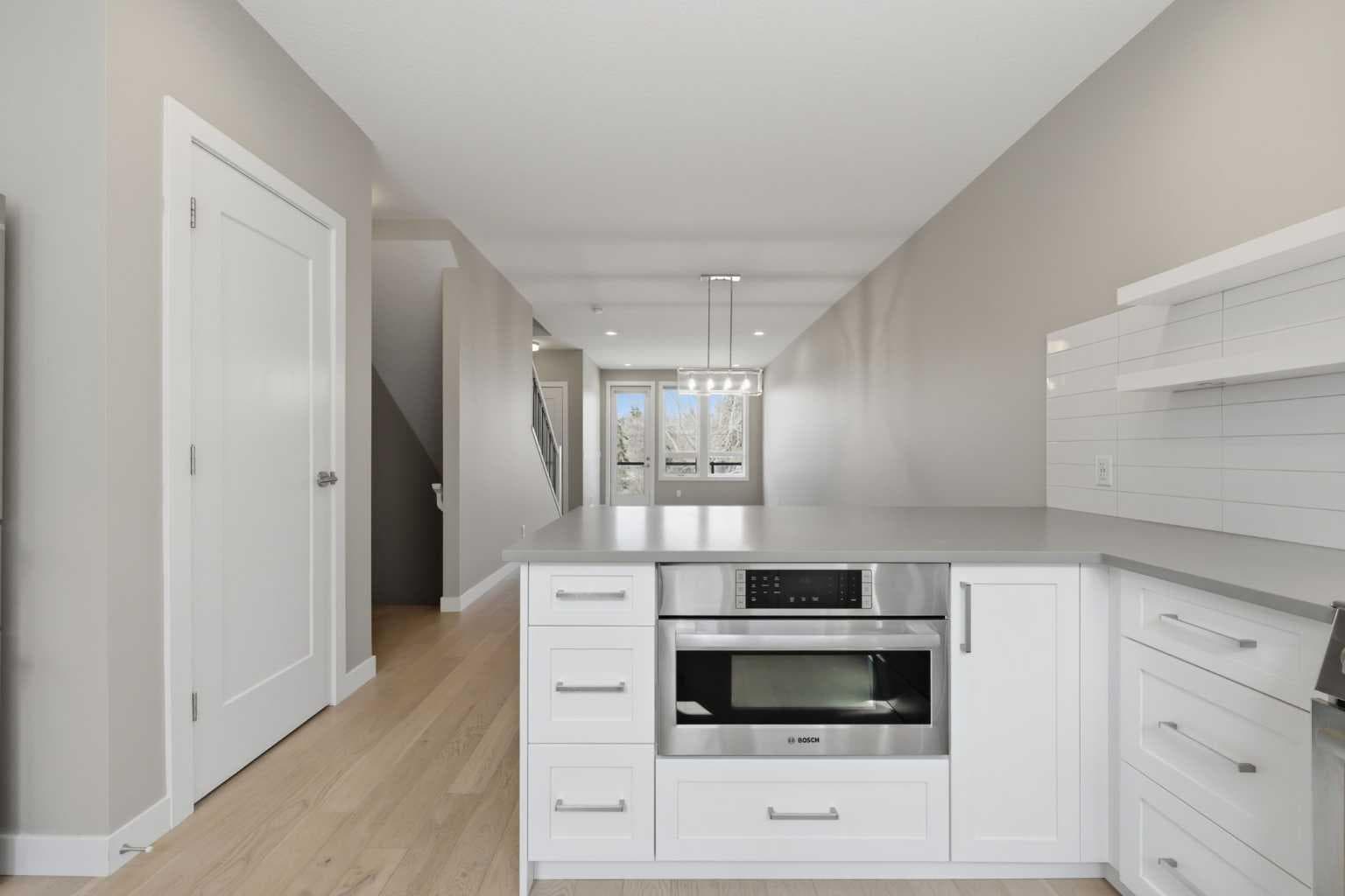 4065 32 Avenue NW — photo 5