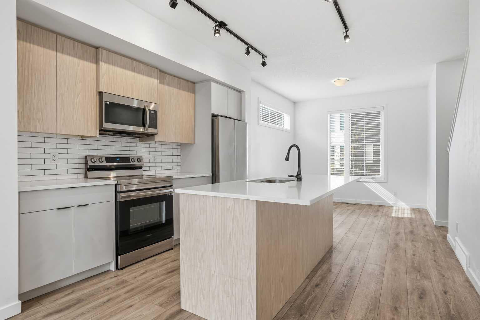 32 Walgrove Common SE — photo 4