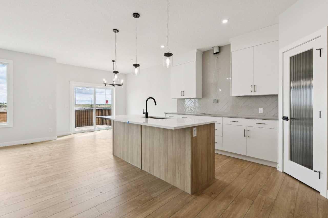 546 Hotchkiss Manor — photo 4