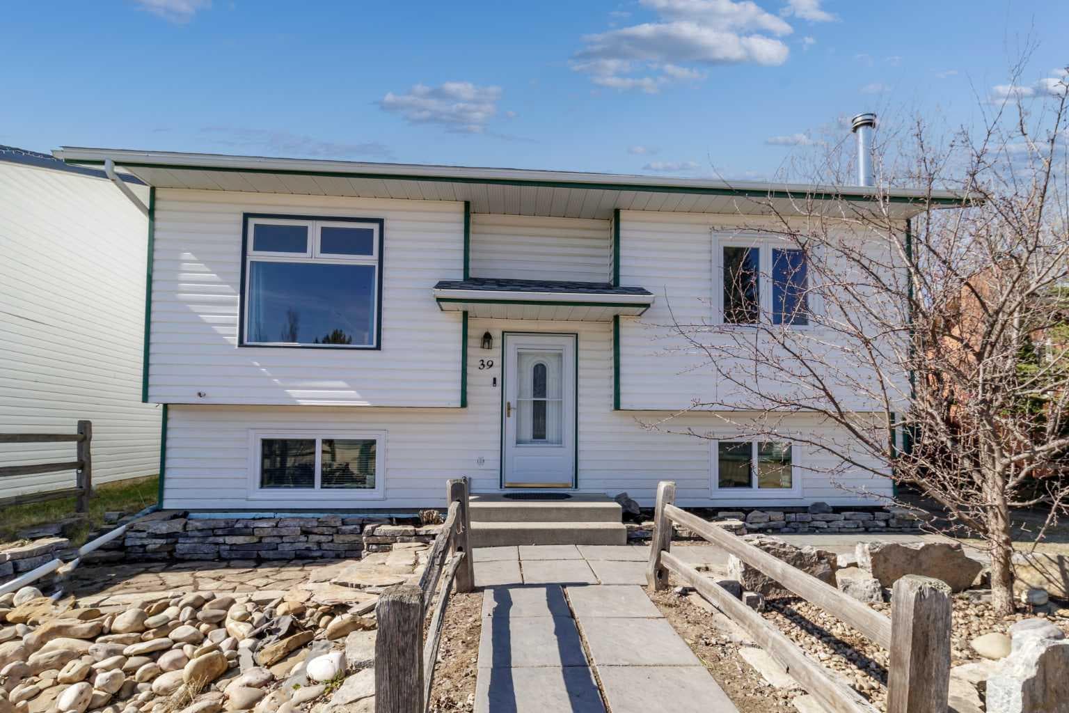 39 Cedar Crescent — photo 2