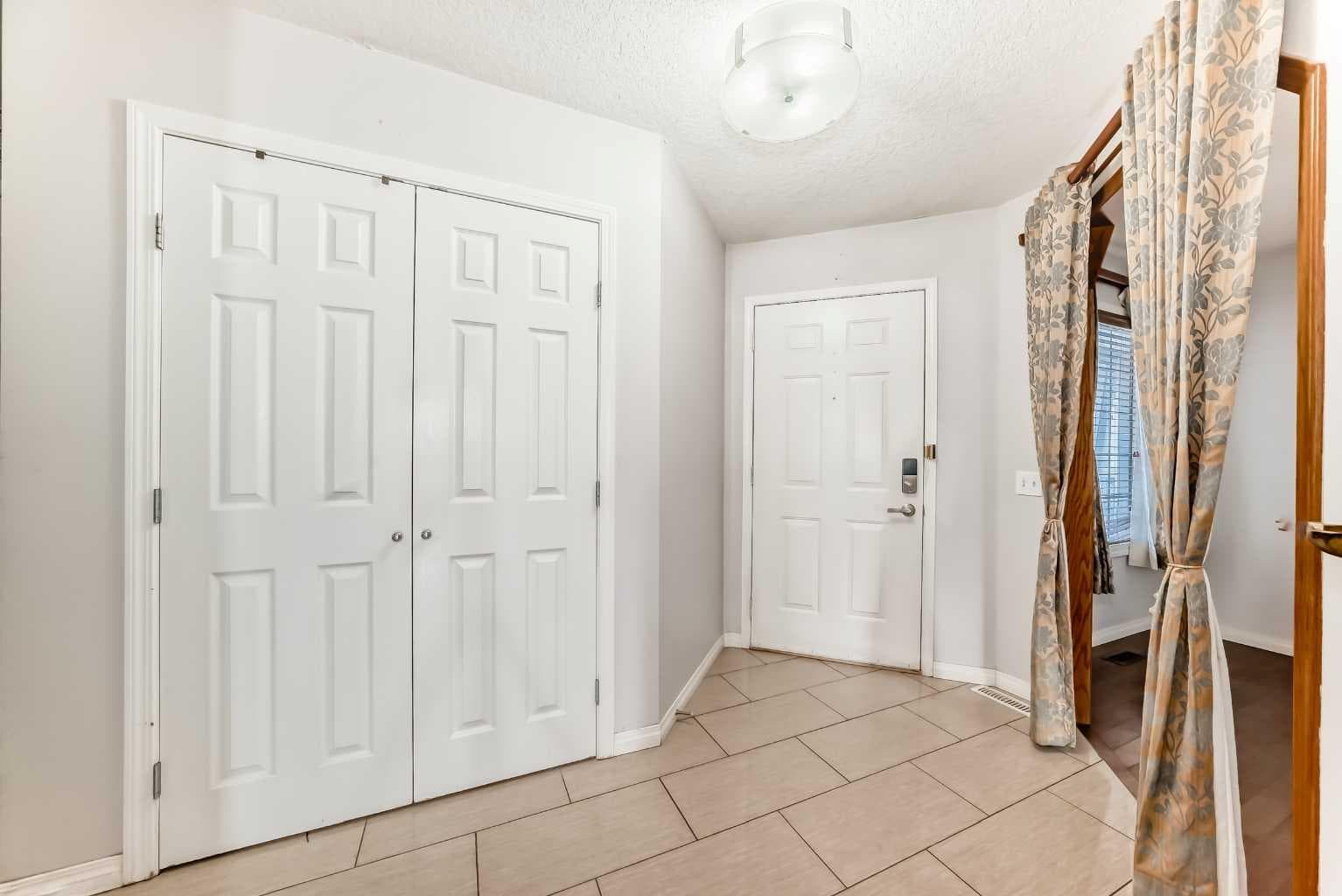207 Eldorado Close NE — photo 4