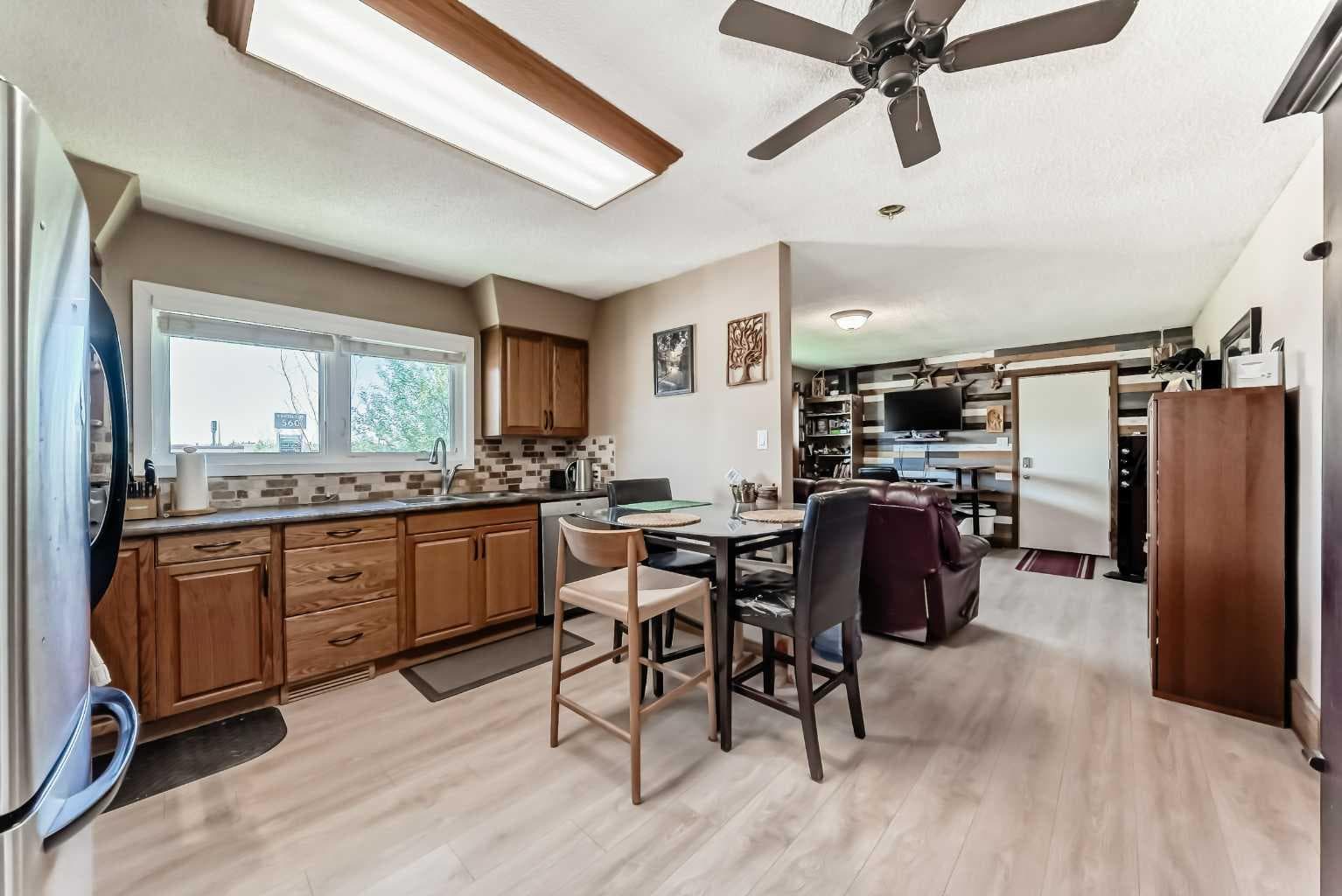 604 69 Avenue SW — photo 4