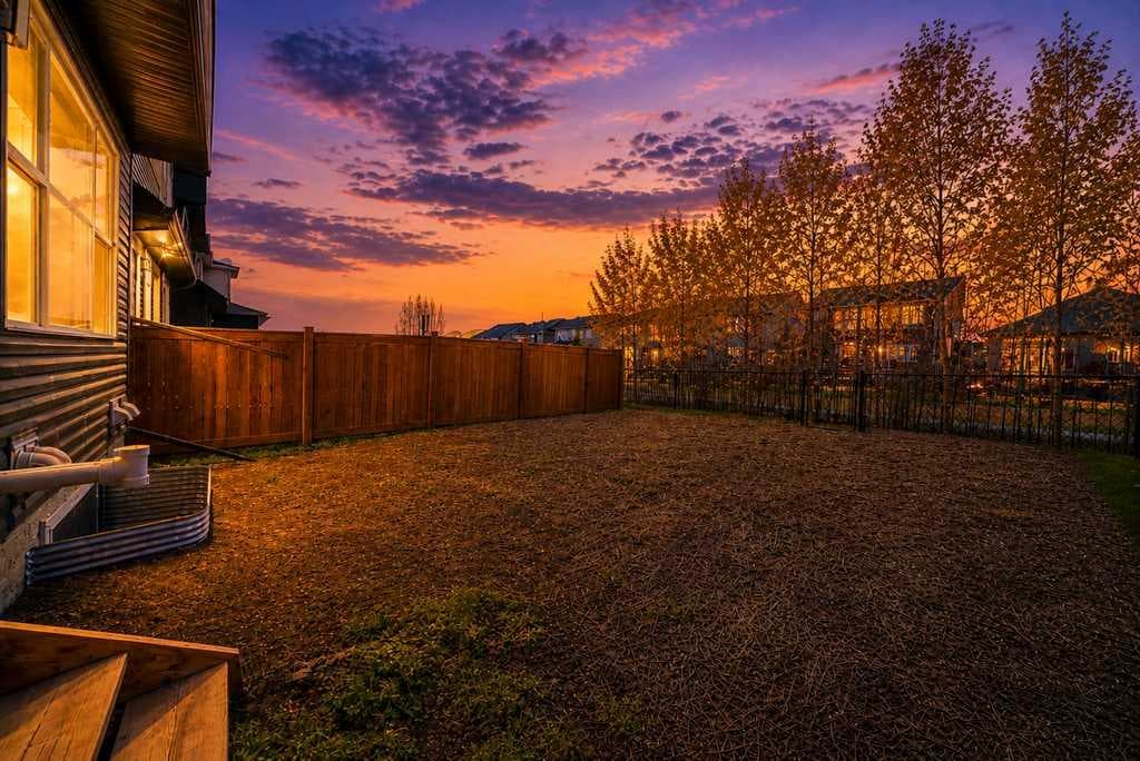 55 Silver Spruce Grove SW — photo 2