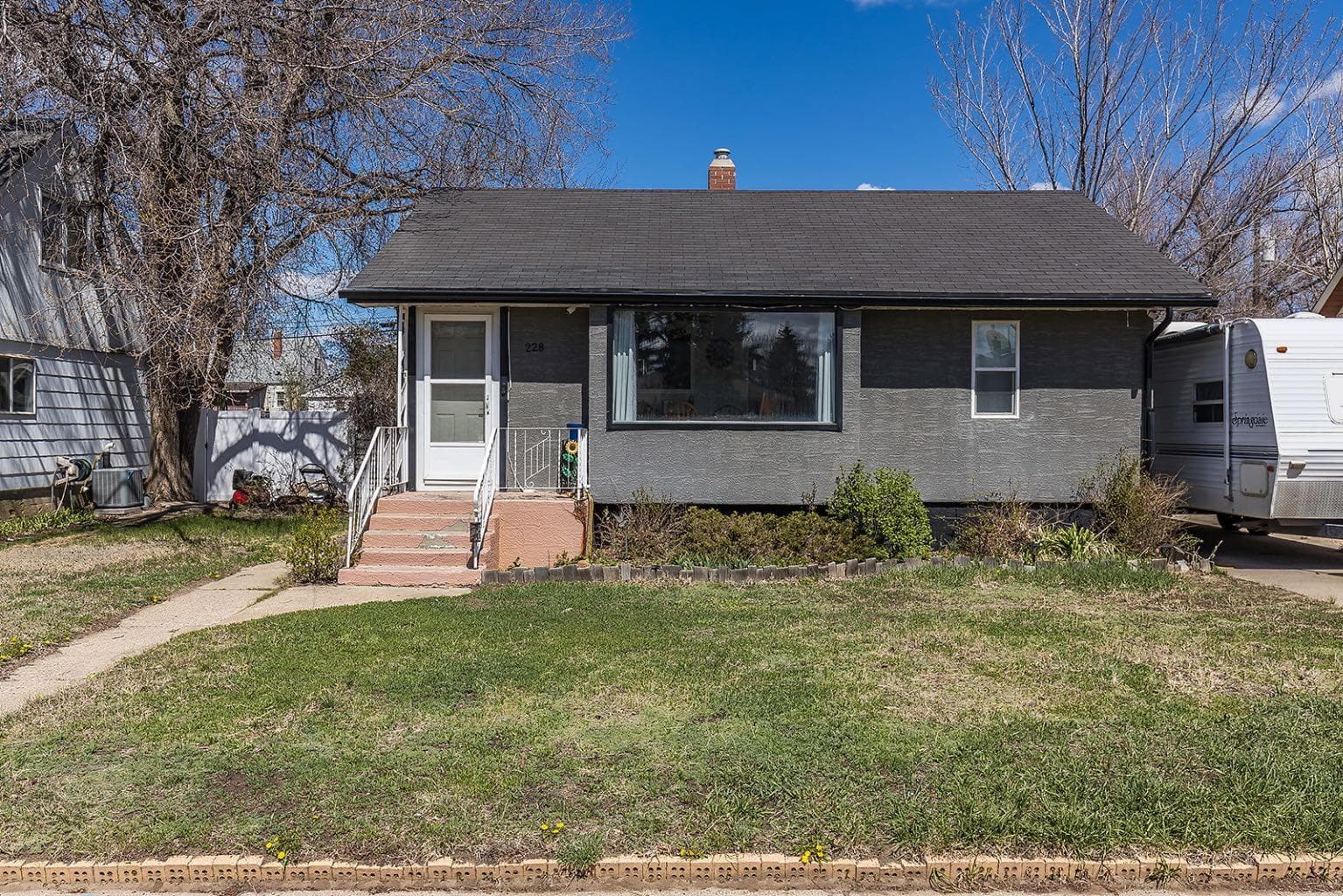 Detached in SW Hill
