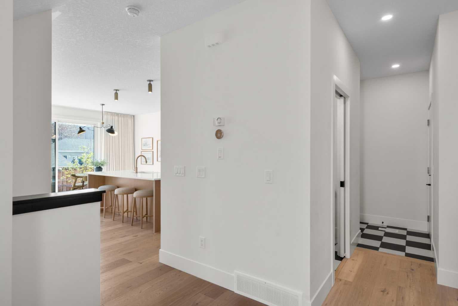 2853 14 Avenue SW — photo 3