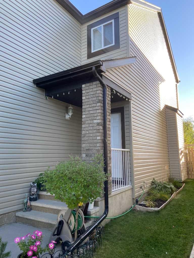 1600 Copperfield Boulevard SE — photo 4