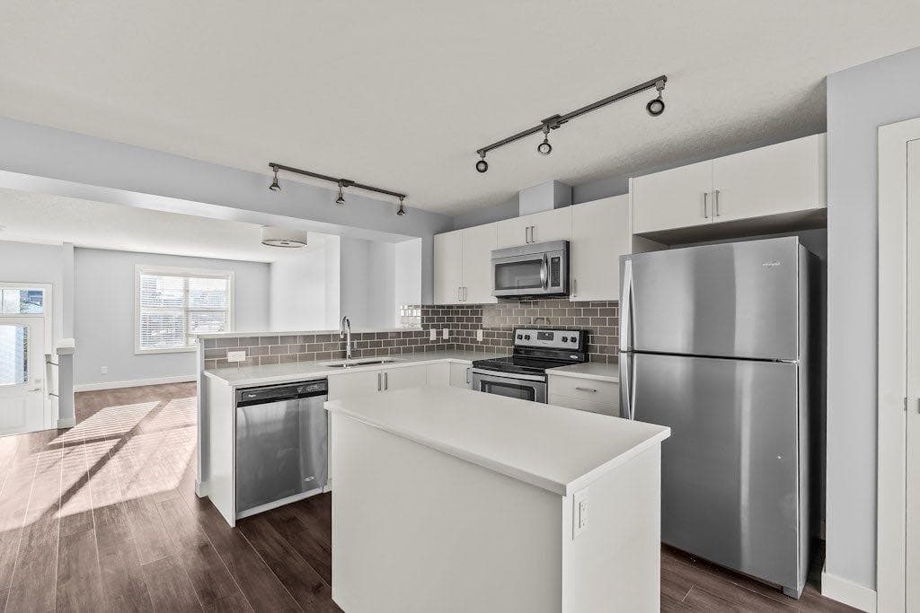 4 Evanscrest Gardens NW — photo 1