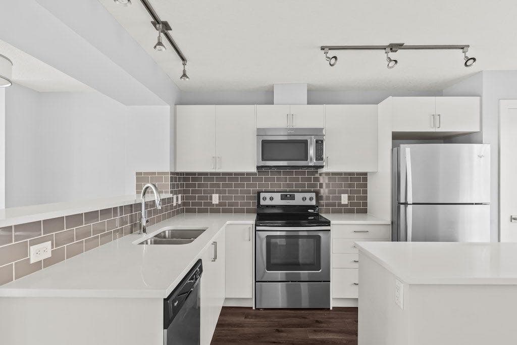 4 Evanscrest Gardens NW — photo 2